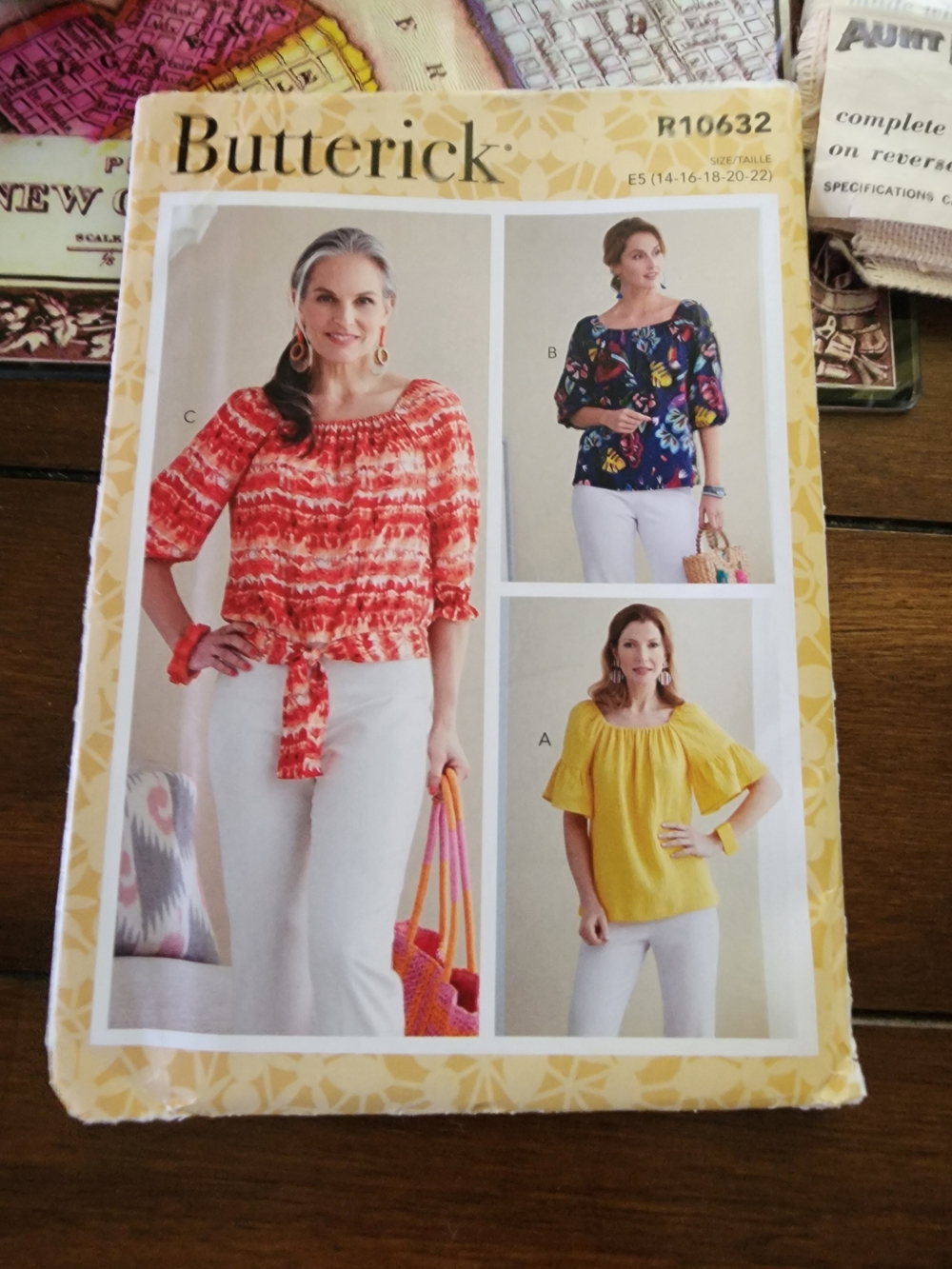 Butter Women’s Red Tie-Front Peasant Top Pattern